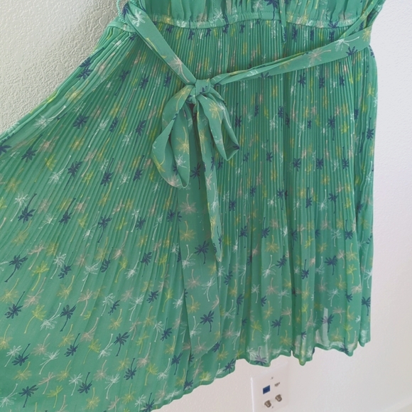 Lauren Conrad Green Palm Pattern Chiffon Dress - Picture 4 of 8